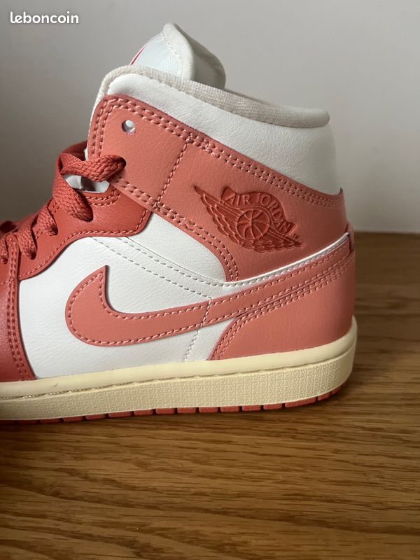 Baskets Streetwear Lifestyle WMNS Nike Air Jordan 1 Mid Madder Root Taille 7.5 38,5 Neuf (image 11)