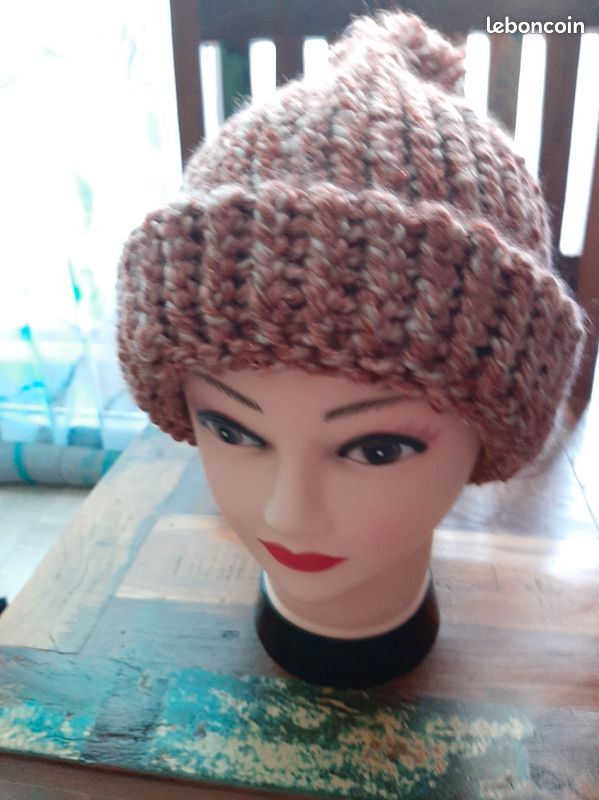 Bonnet (image 1)