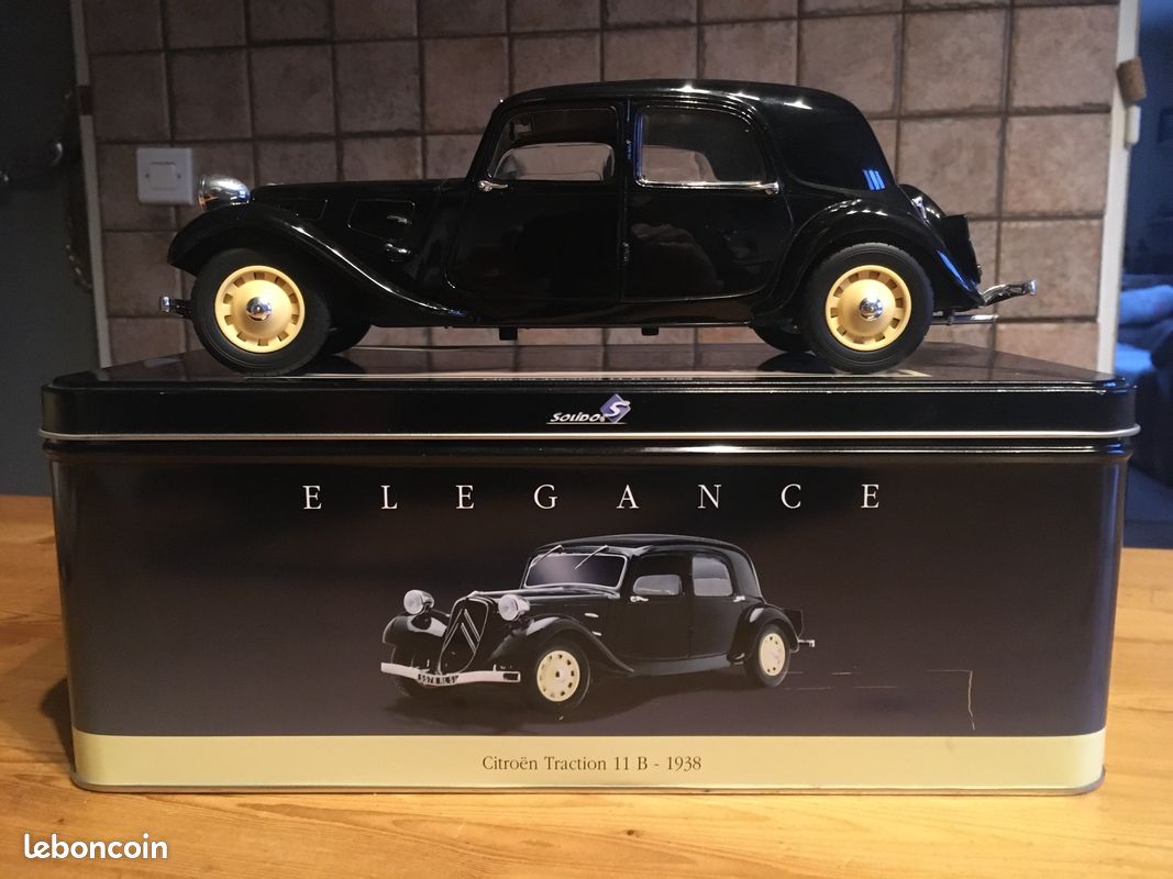 Miniature CITROEN TRACTION 15 CV 6 CYL - Blanche et noire 1/18 1/18