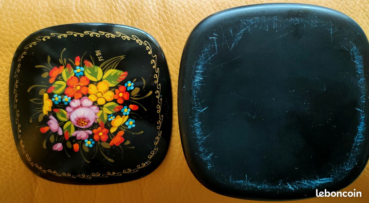 Boîte à Pilules Artisanale Russe Peinte Par Karaseva - Emela, Neuve Avec étiquettes