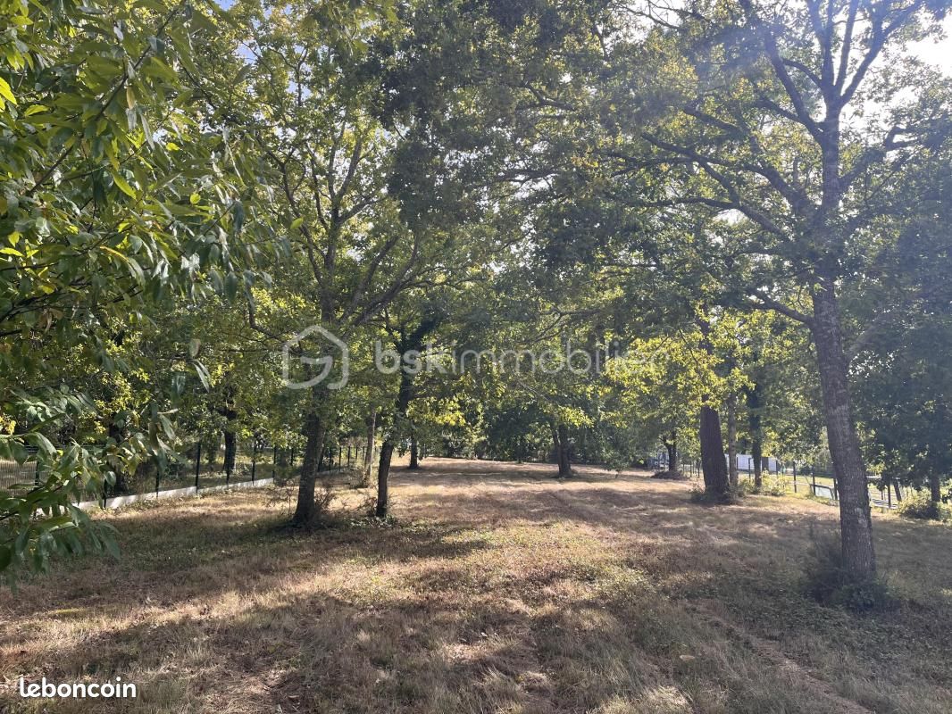 Terrain 2260 m² · à Grayan-et-l'Hôpital · 142 000 €