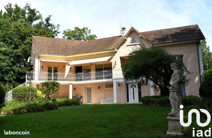 Maison 7 pièces 310 m²
