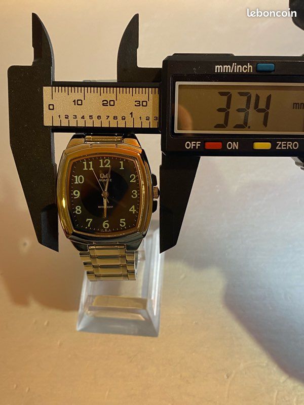 Montre Vintage QsQ Japon Des Années 70 - Acier Inoxydable, Quartz, Cadran Blanc, 35 Mm, Très Bon état