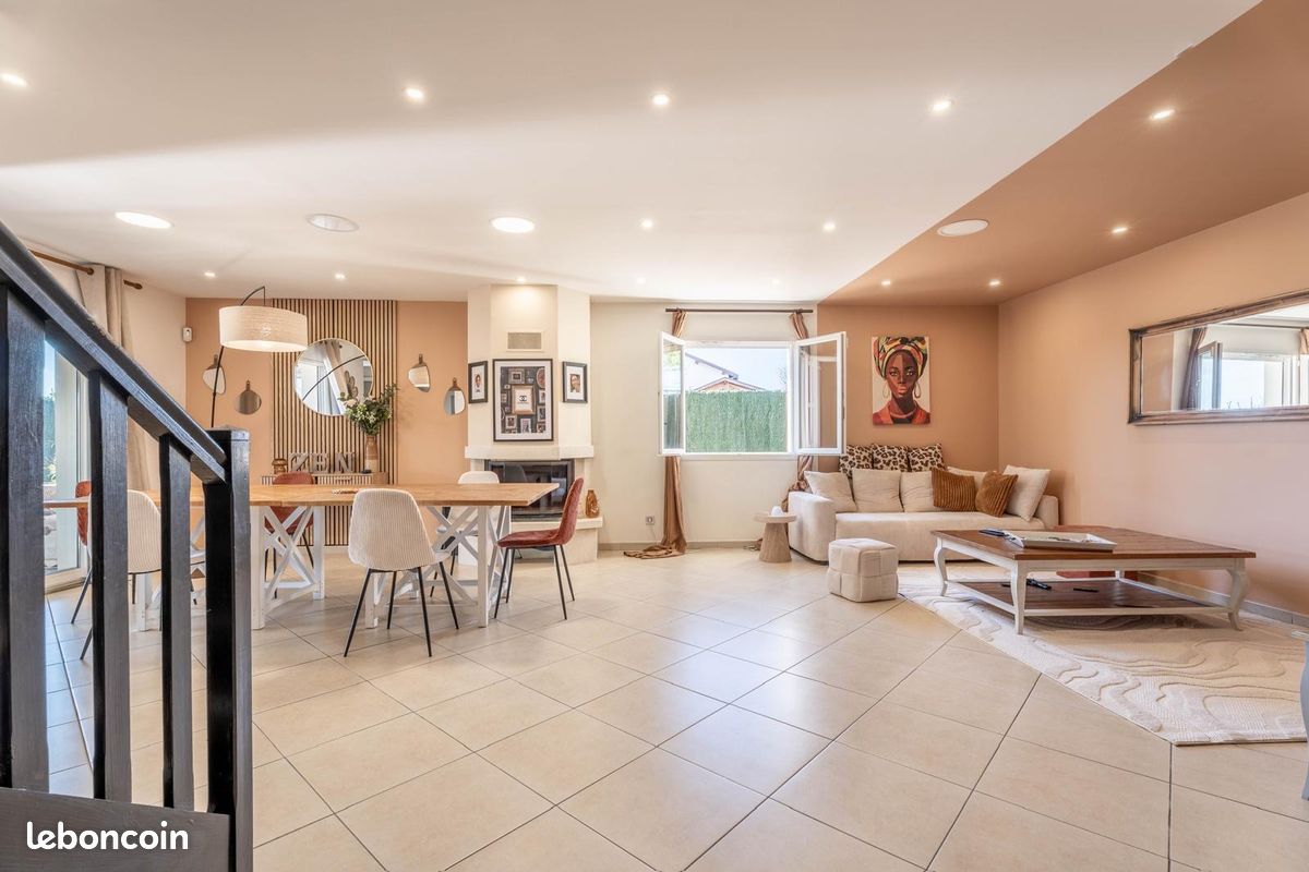 Maison 8 pièces 194 m² · à Trévoux · 194 m² · 605 000 €