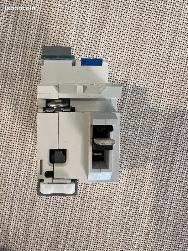 Disjoncteur différentiel Hager ADA916C 16A 30mA Type A (image 2)