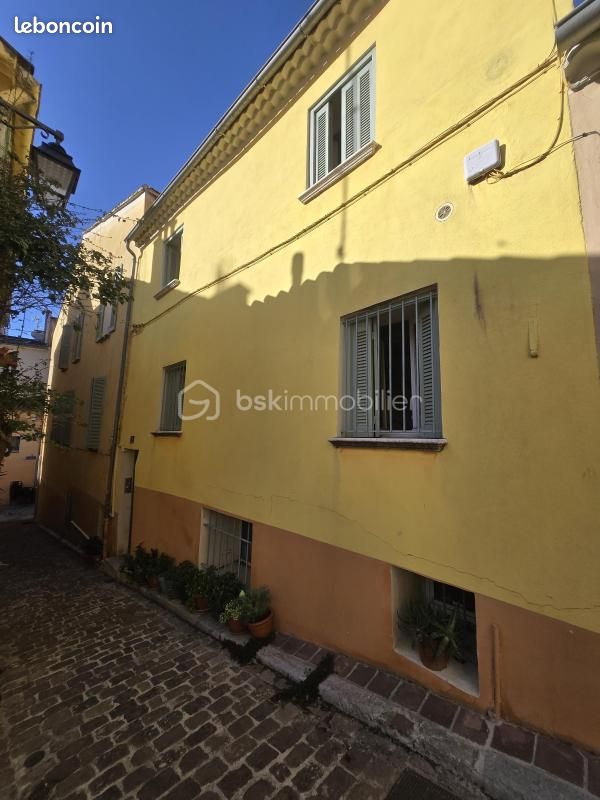 Immeuble 8 pièces 180 m² · à Hyères · 180 m² · 589 000 €