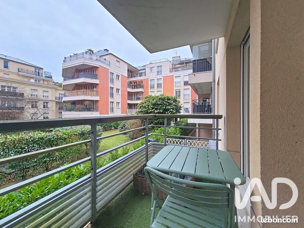 Appartement 4 pièces 86 m² · à Suresnes · 86 m² · 2 072 €
