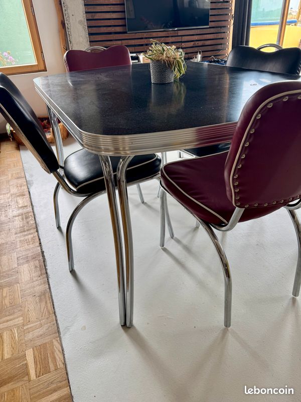 Table et chaises vintage (image 1)
