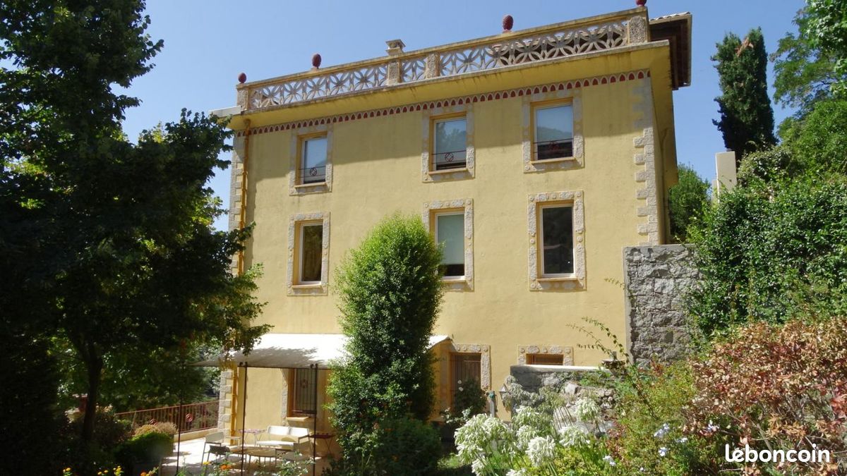 Maison 7 pièces 407 m² · à Sainte-Lucie-de-Tallano · 407 m² · 1 150 000 €