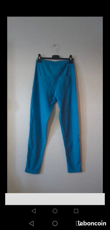 Leggings bleu ciel. Taille 16 ans. Neuf sans étiquette (image 2)