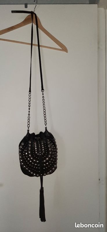 Sac ikks clouté en cuir (image 1)