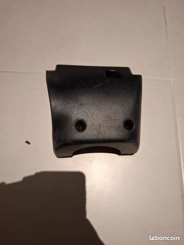 Cache colonne de direction opel astra f sous volant plastique (image 1)