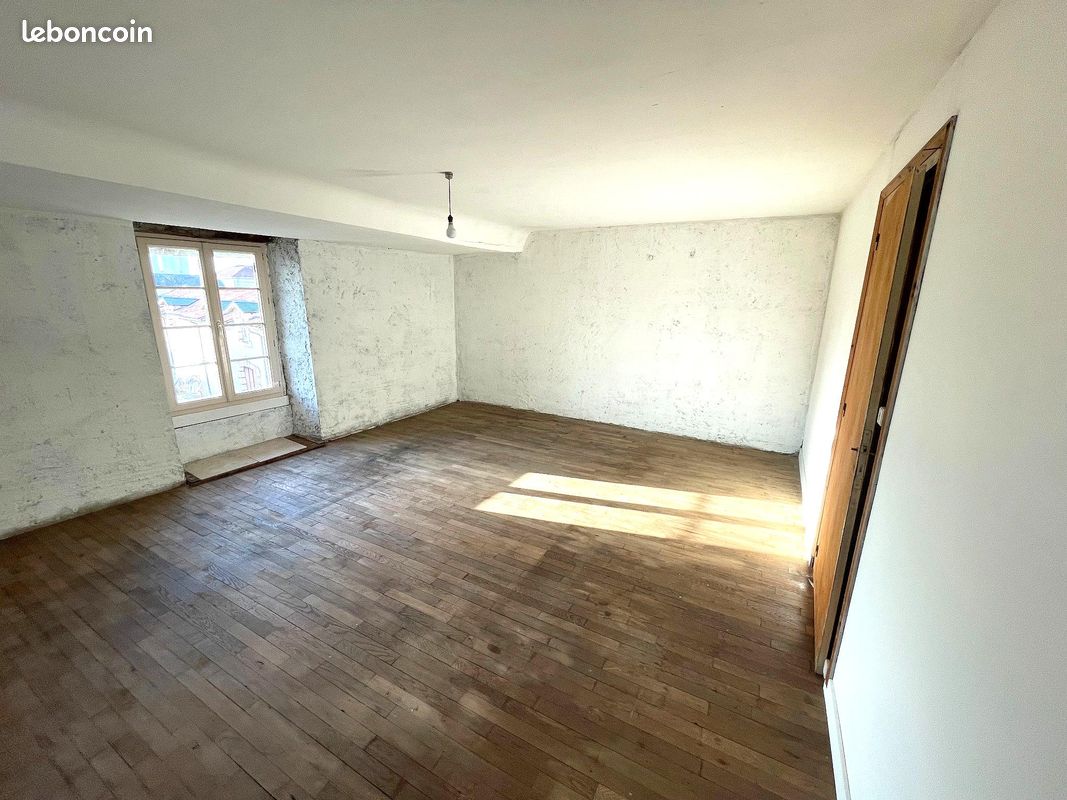 Maison 5 pièces 129 m² · à Parthenay · 129 m² · 56 000 €