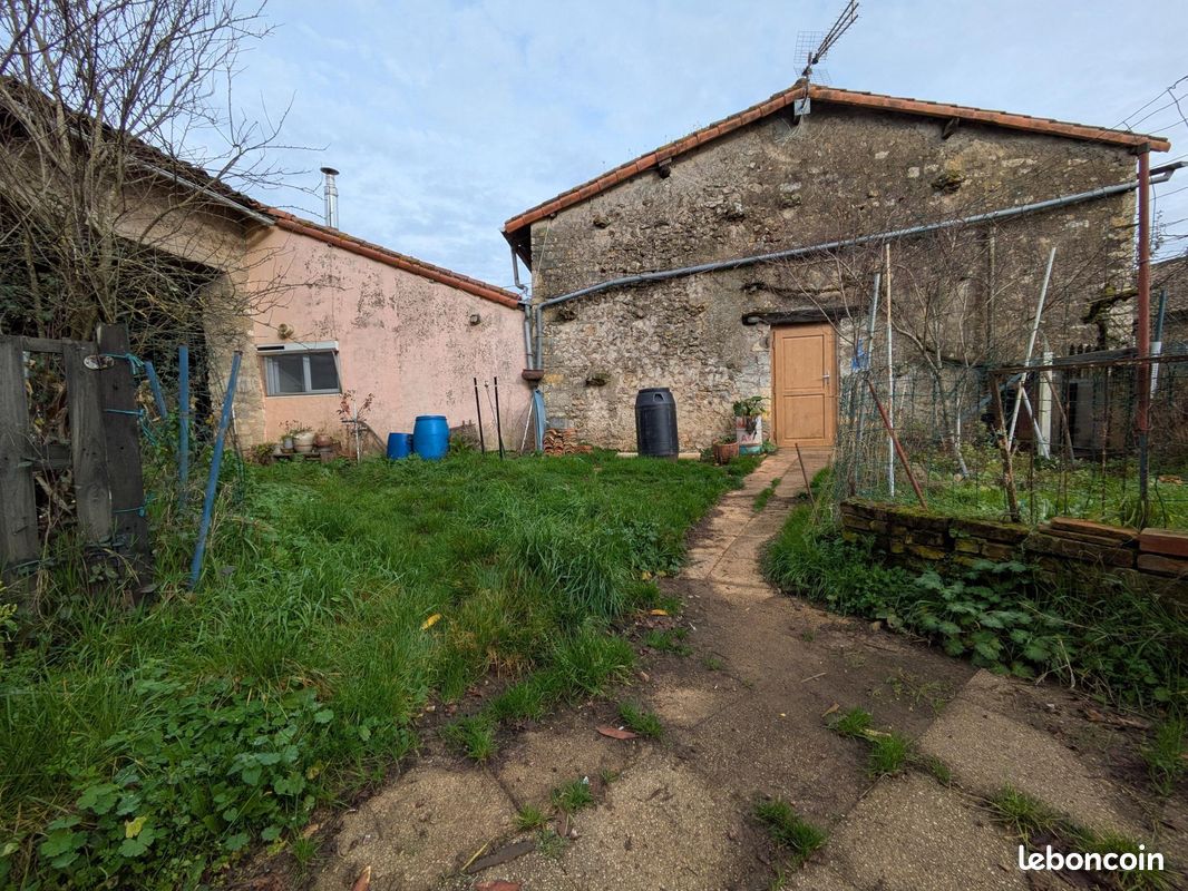 Maison 4 pièces 69 m² · à Saint-Sauvant · 69 m² · 39 000 €