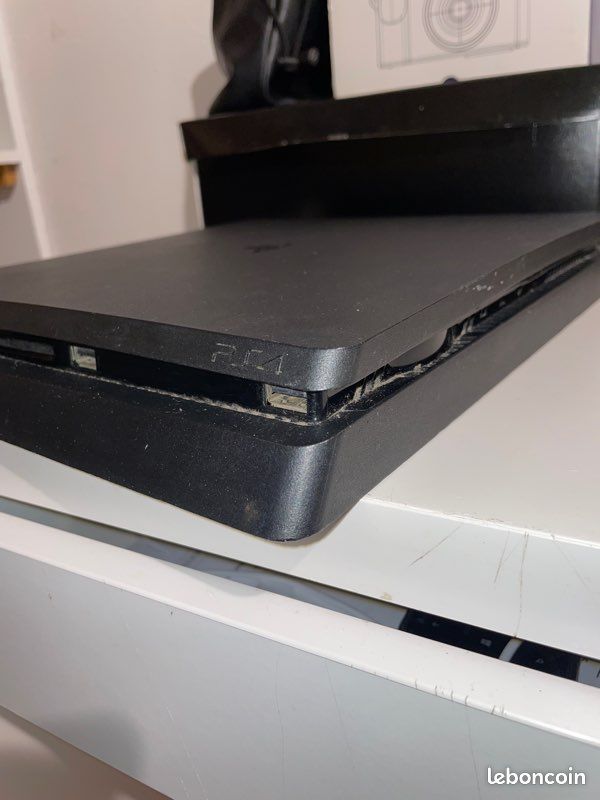 PlayStation 4 Slim (image 6)