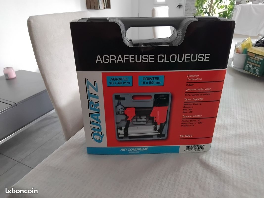 Cause double emploi, vendsCoffret Agrafeuse cloueuse (image 1)