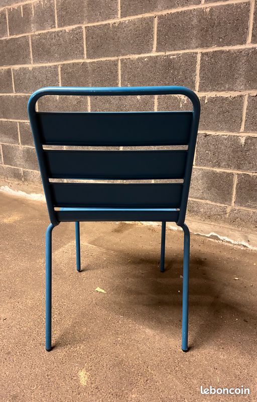 Chaise bleue (image 3)