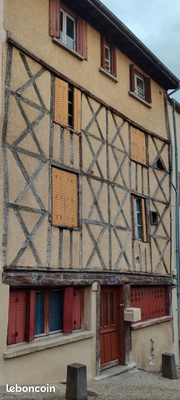 Maison 7 pièces 119 m² · à Thiers · 119 m² · 46 000 €
