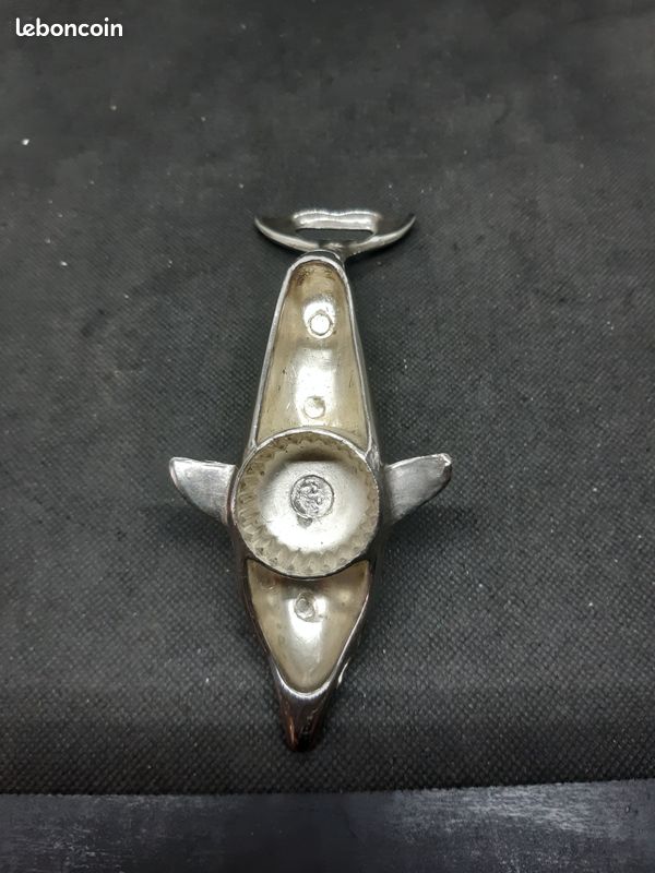 Vieux Décapsuleur Métal Argenté En Forme De Dauphin - Objet De Collection