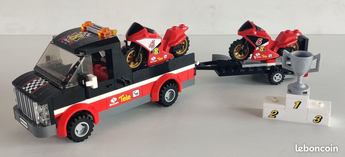 60084 LEGO City - Le transporteur de motos de course (image 2)