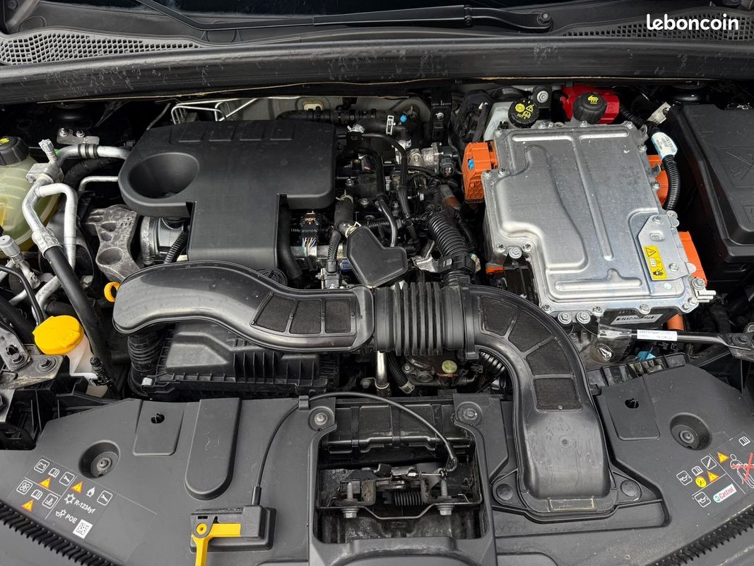 Renault CAPTUR II 1.6 E-TECH HYBRIDE 145CH EVOLUTION (image 17)