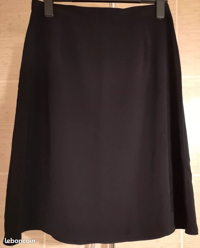 Jupe noire - Marque Sarah B - Taille 46 (image 2)