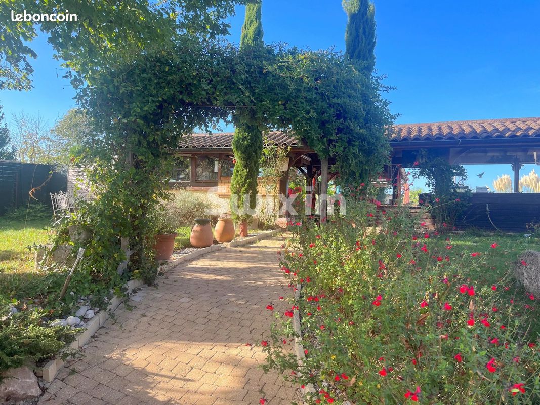Maison 12 pièces 450 m² · à Belleville-en-Beaujolais · 450 m² · 590 000 €
