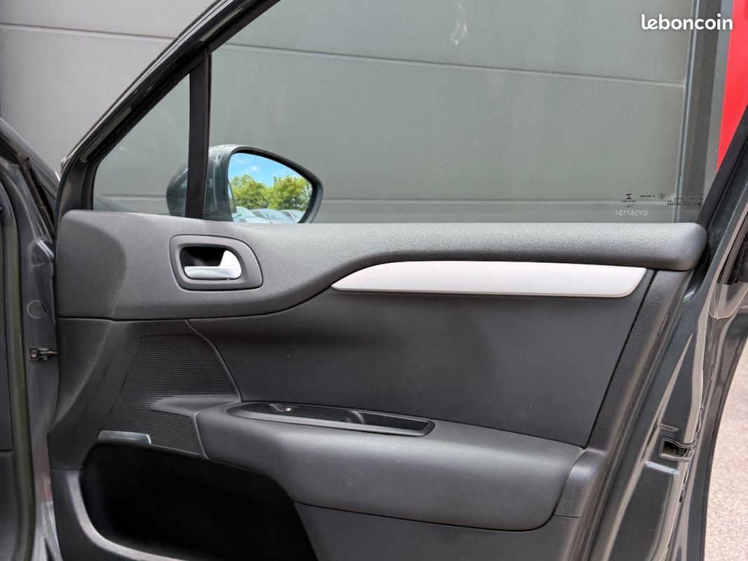 CITROEN C4 C4 HDi 90 Confort (image 32)
