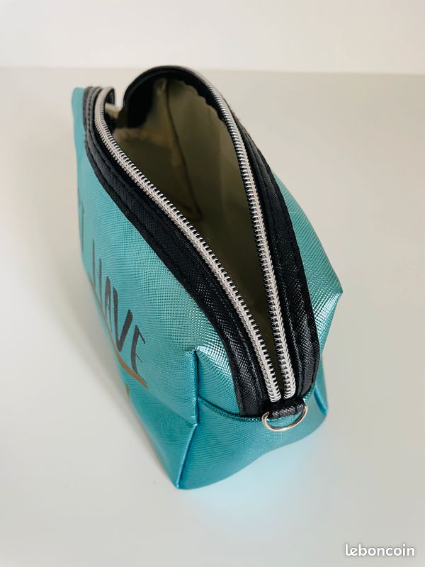 AZURAOKEY Sac Cosmétique En Peluche Grande Capacité Trousse De