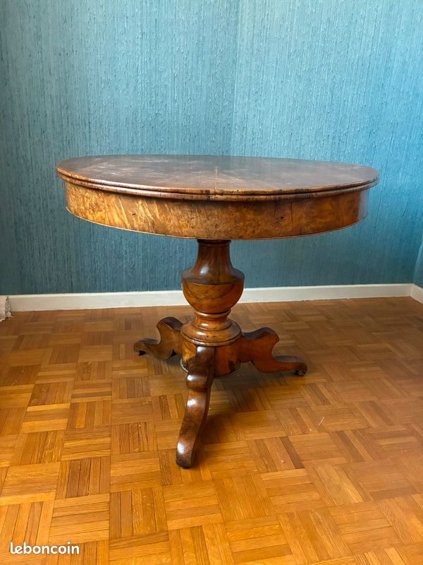 Table ronde en bois massif (image 1)