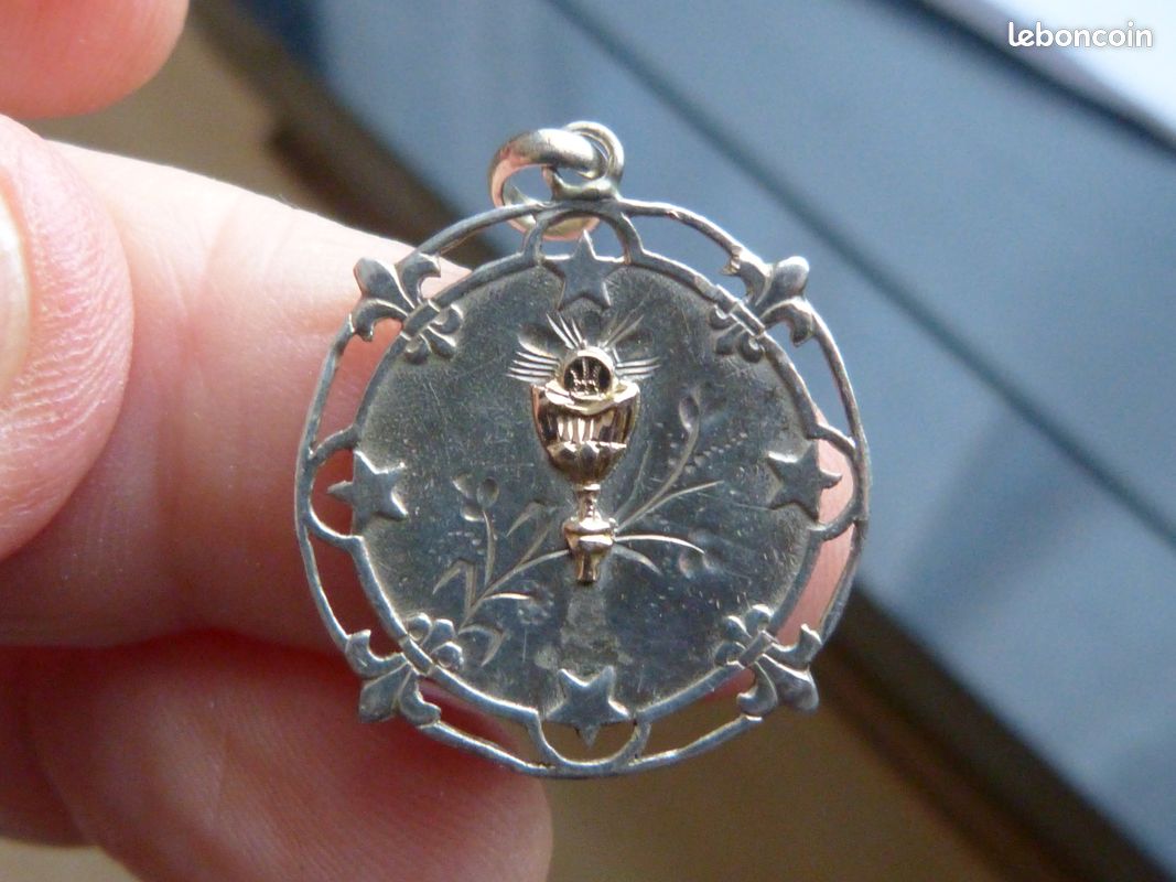 Médaille religieuse ancienne en argent et or (image 1)