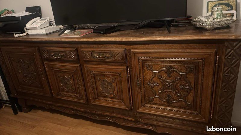 Buffet ancien en bois massif sculpté (image 1)