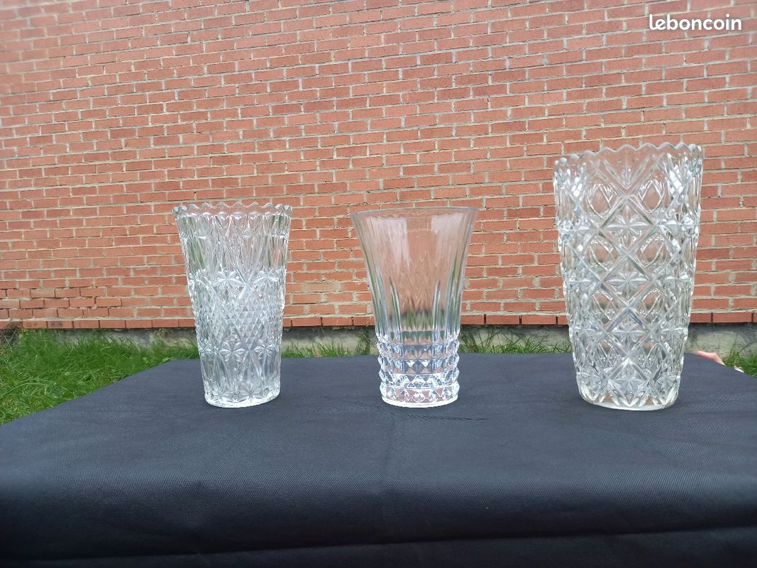 Trois vase décoratifs (image 1)