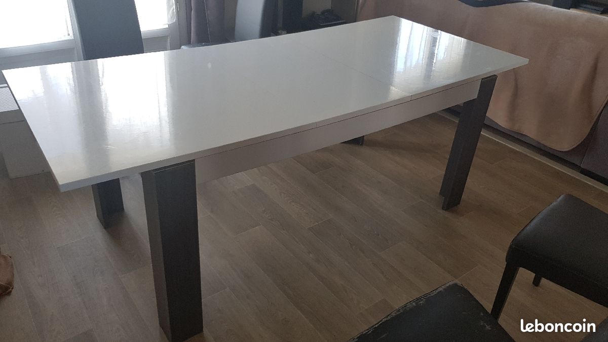 Table (image 3)