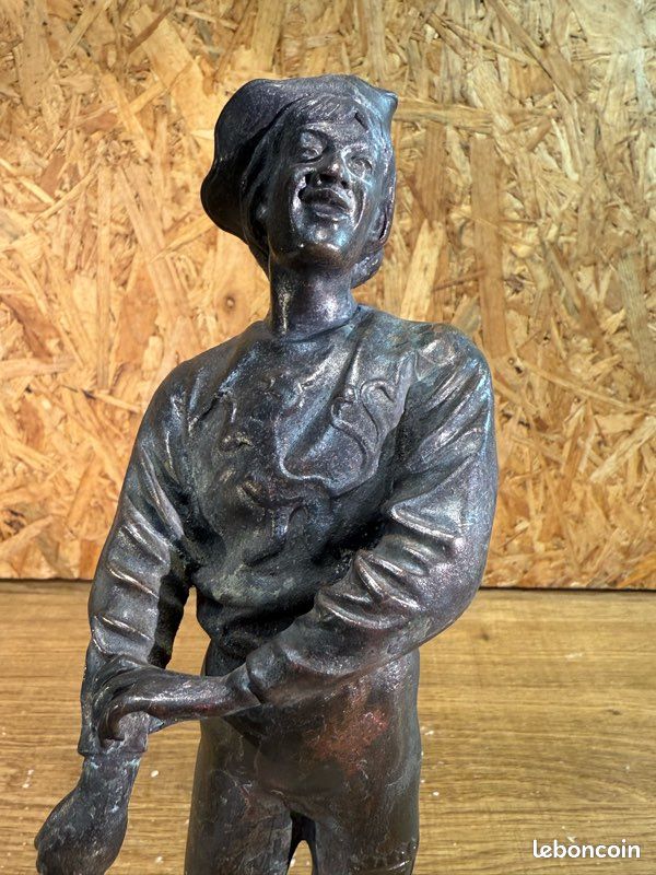 Sculpture ancienne en bronze – Alfred Barye (1839-1882) – Personnage Renaissance souriant (image 2)
