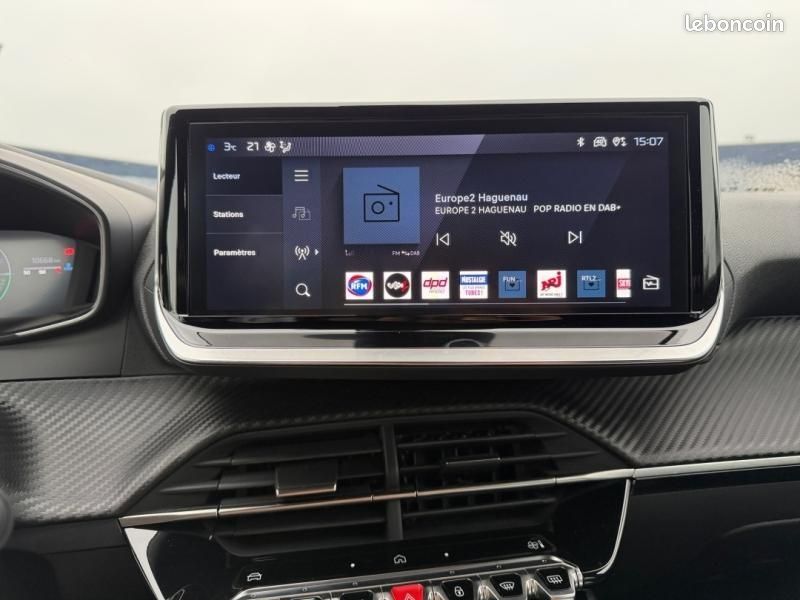 Peugeot 2008 1.2 100ch S&S Allure (image 18)