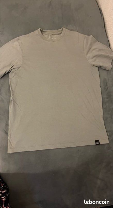 T-shirt (image 1)