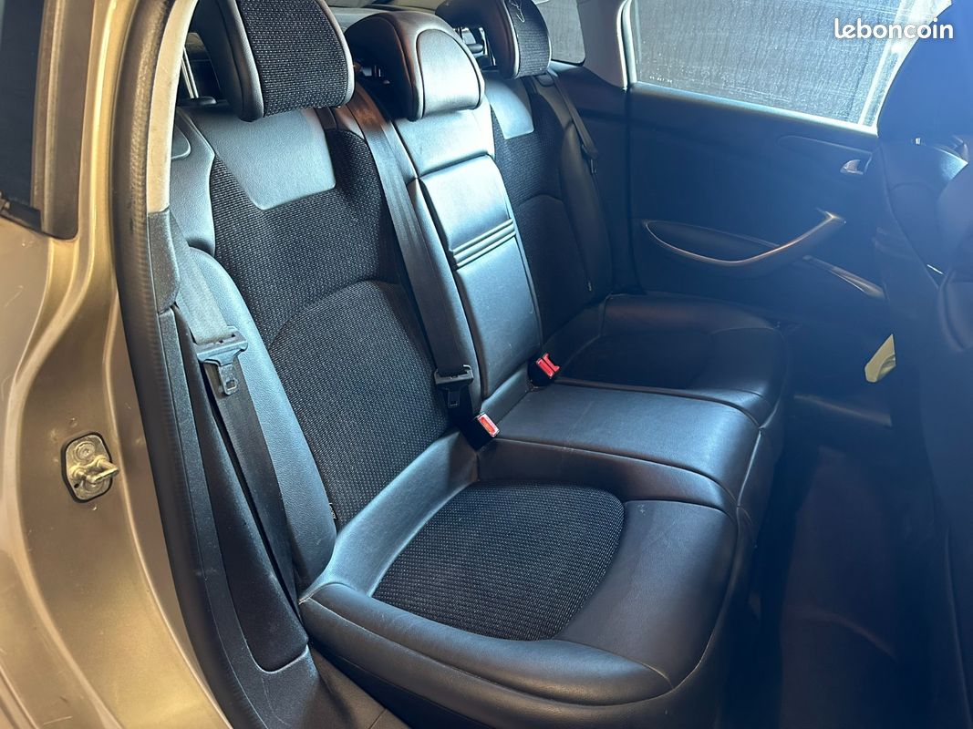 CITROEN C5 1.6 e-HDi 115 Confort BMP6 (image 18)