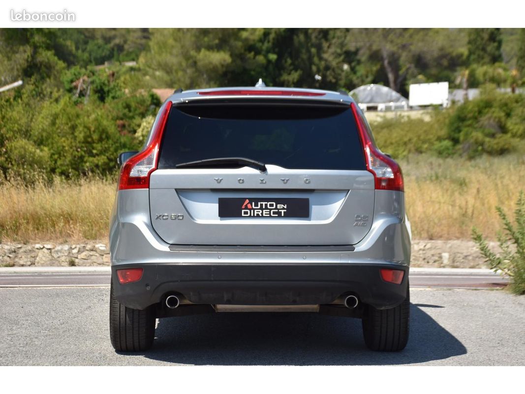 VOLVO XC60 D5 FAP AWD - 205 - BVA Geartronic Momentum (image 9)