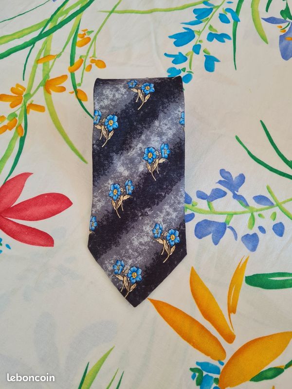 Cravate Palais des Doges motif fleuri soie noire - Vêtements