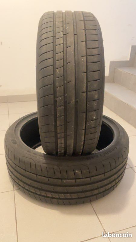 Pneu été 225/40/20 (image 1)