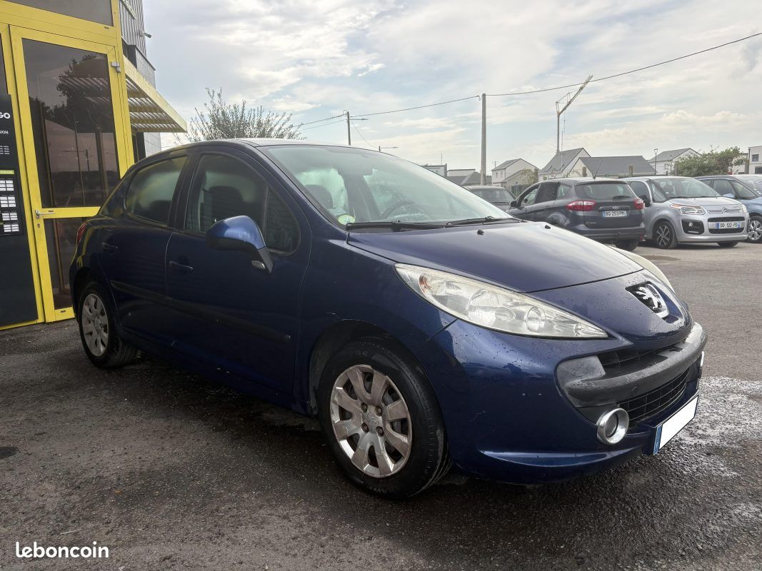 Peugeot 207 1.4 vti 95 premium 2007 (image 2)