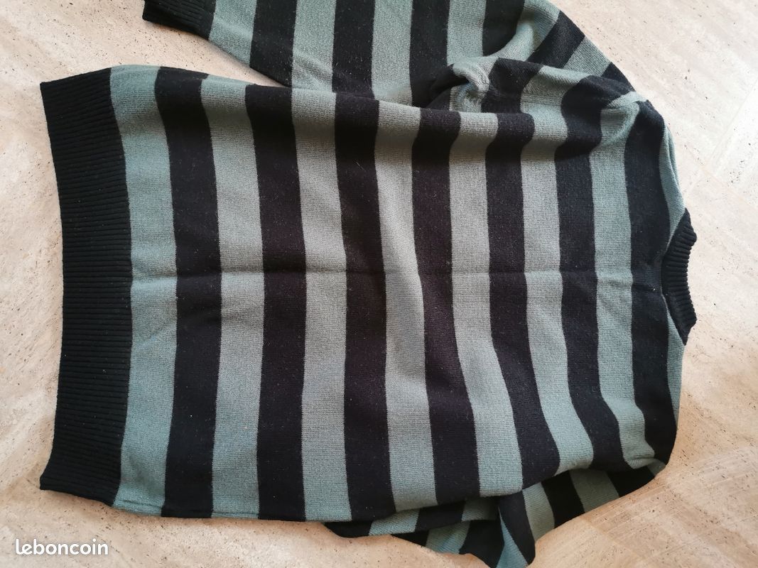 Pull lacoste noir rayé vert taille 4 (image 2)