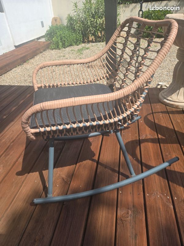 Chaise extérieur à bascule (image 2)
