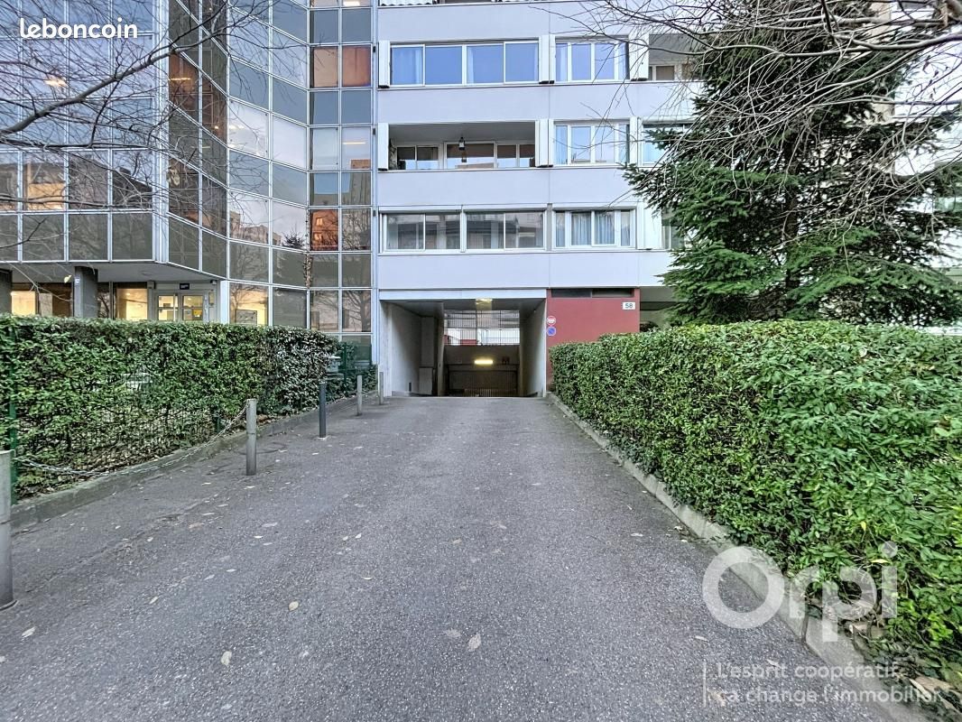 Parking 13 m² · à Villeurbanne · 13 m² · 80 €/mois