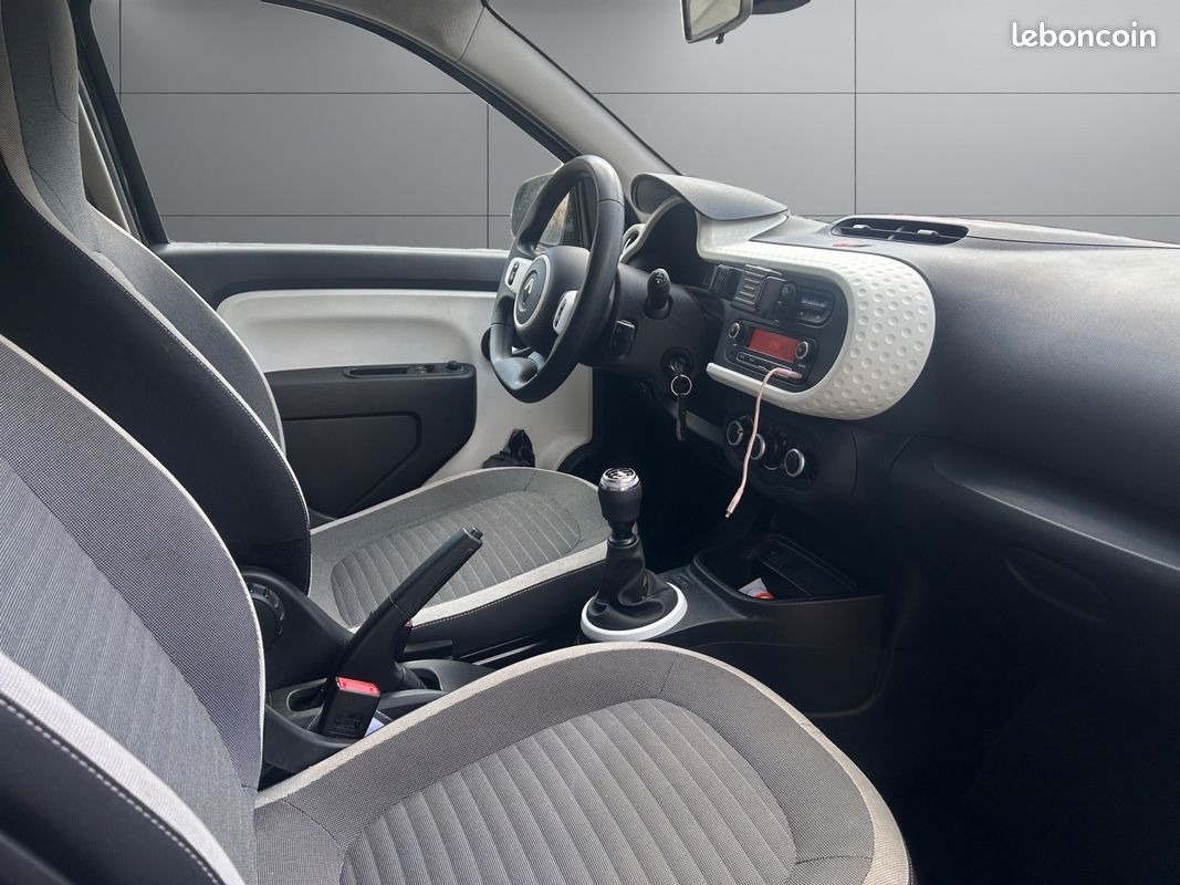 RENAULT TWINGO III Limited EDITION 1er main (image 16)