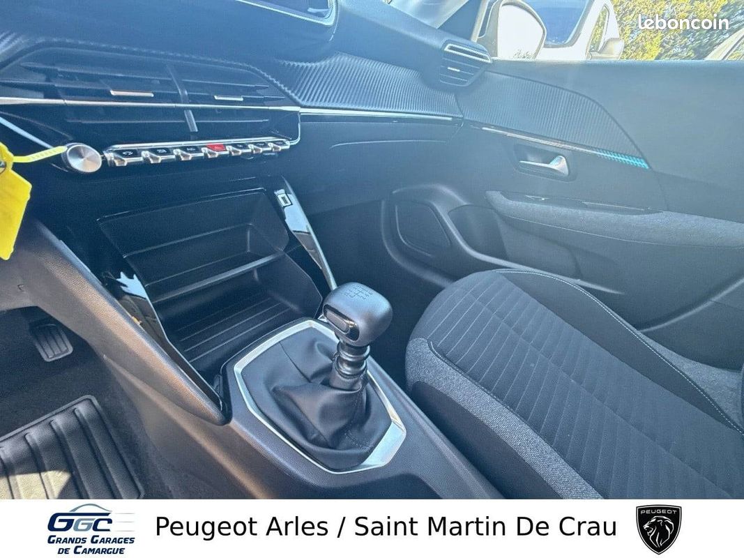 PEUGEOT 208 PureTech 100 S&S BVM6 Style (image 22)