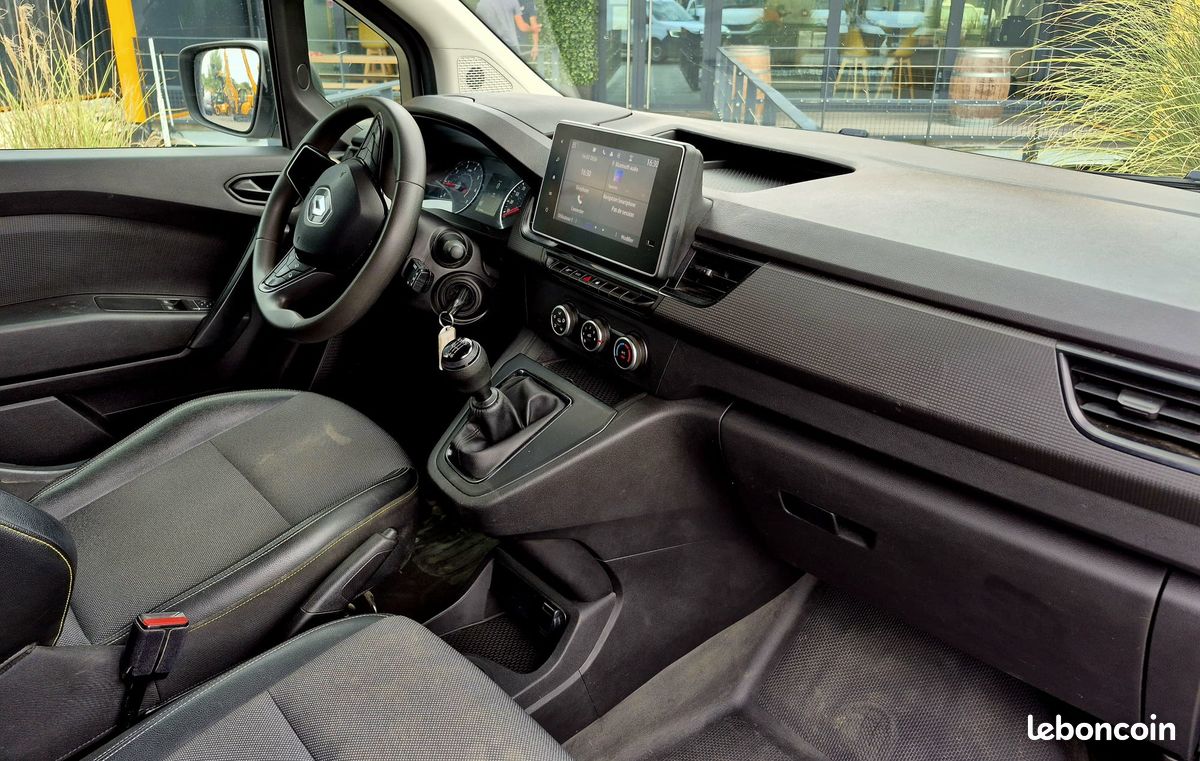 Renault kangoo grand confort 1.5 dci 95 ch 2023 (image 5)