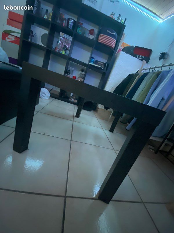 Table noir IKEA (image 1)