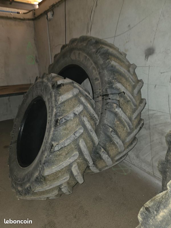 Vente 4 Pneus Agricoles Tracteur (image 1)